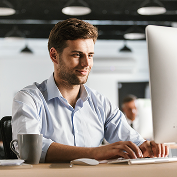 immagine di una donna che riceve delle email